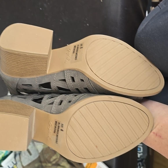 brand new caged zipper back open toes booties - Picture 3 of 4